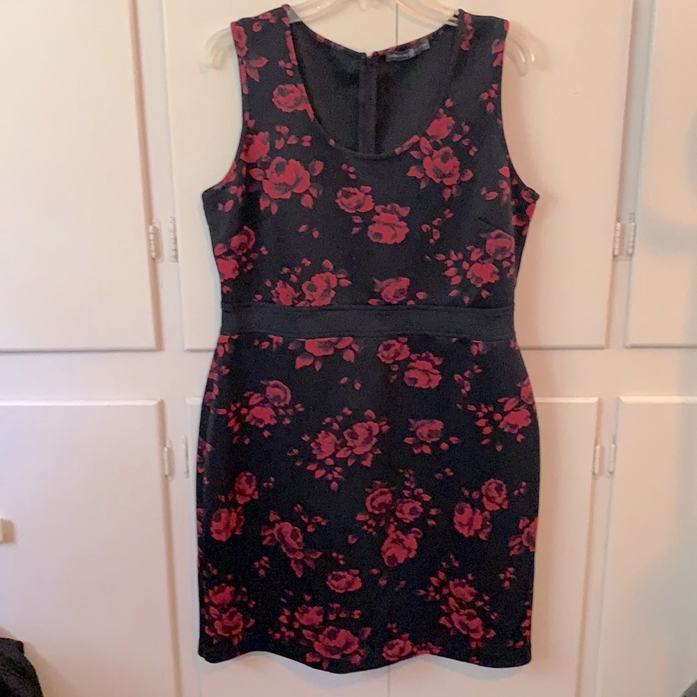 Sleeveless tank dress with roses